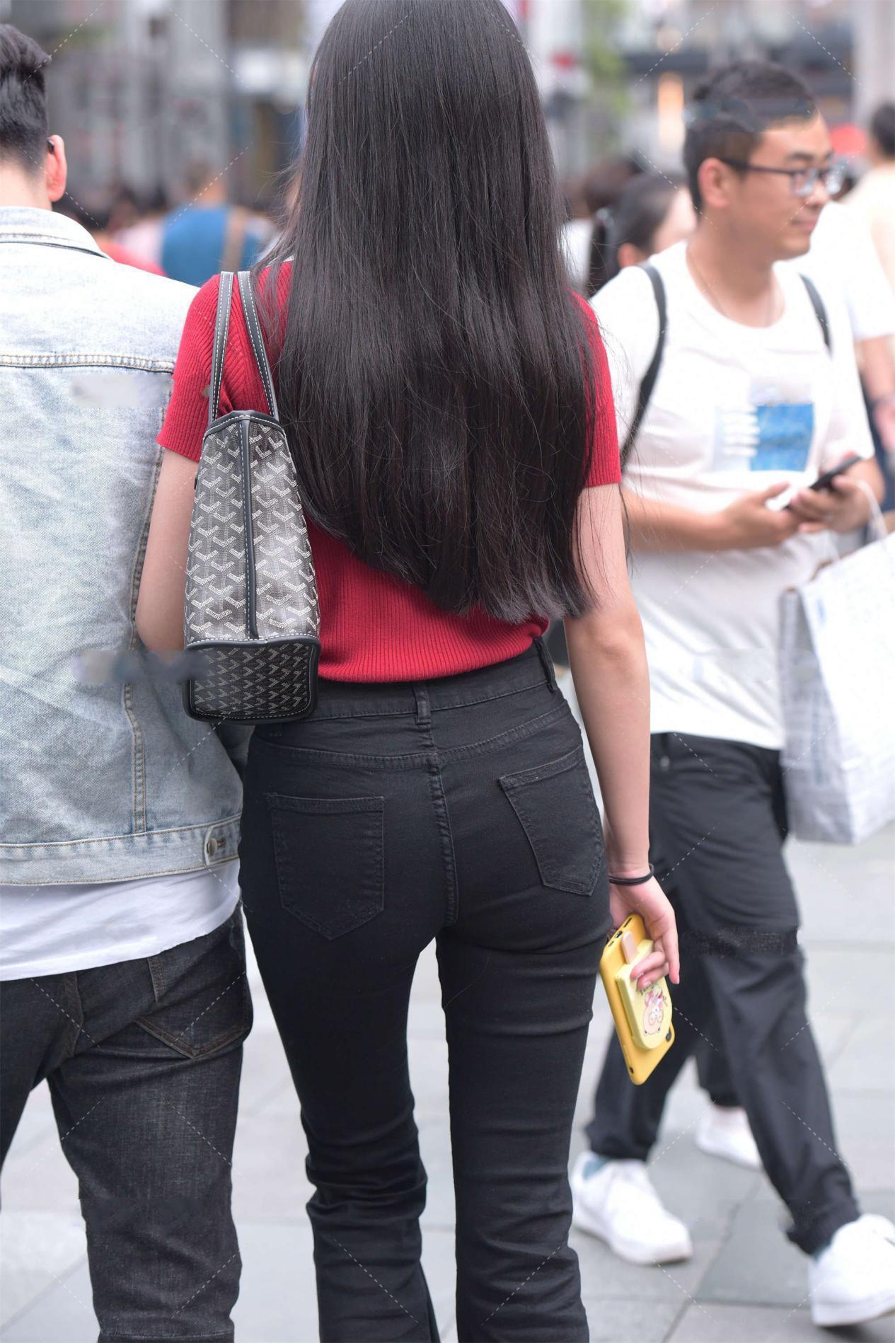 红色|当“高调红”遇上“低调黑”, 时髦感十足