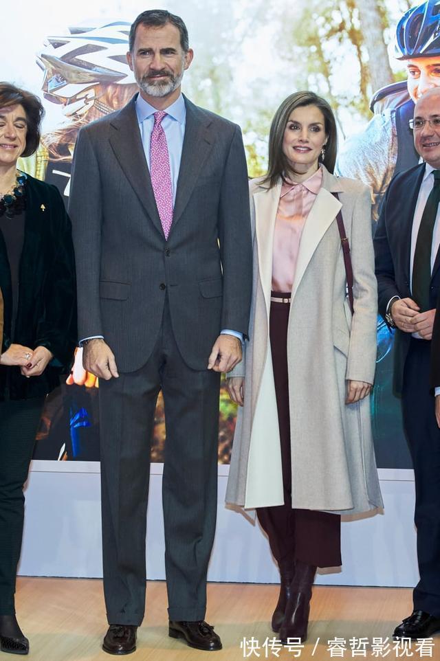 深色 降温怎么穿搭?西班牙王后抗冻有一套,时尚并不意味着一定露腿