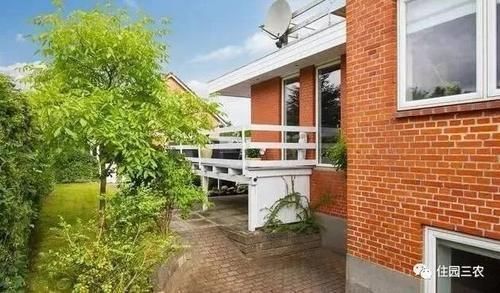 农村|农村自建三层别墅,面宽10米,5室1厅,还有阳光房,地下车库和大露台,真不错!