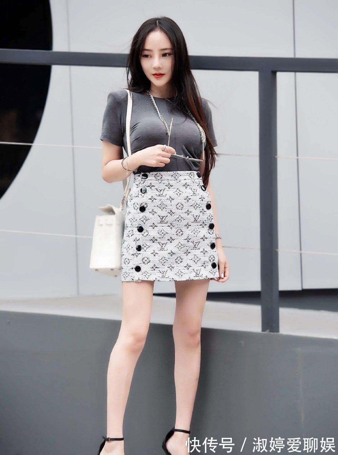 小姐姐|街上偶遇的小姐姐,成熟的打扮让人心动不已