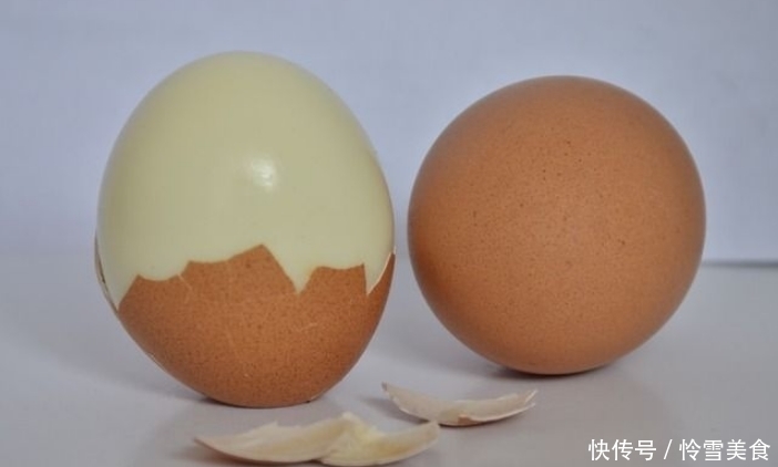 入适量的白|煮鸡蛋时不要只知道加盐了,多加一点它进去,鸡蛋又香又嫩还好剥