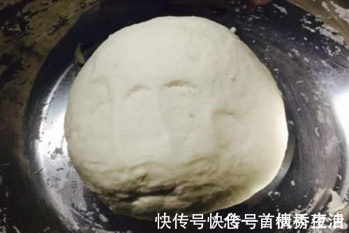 向上卷|想学烙饼，“和面”是关键，用什么水和面？学会这几招，搞定烙饼