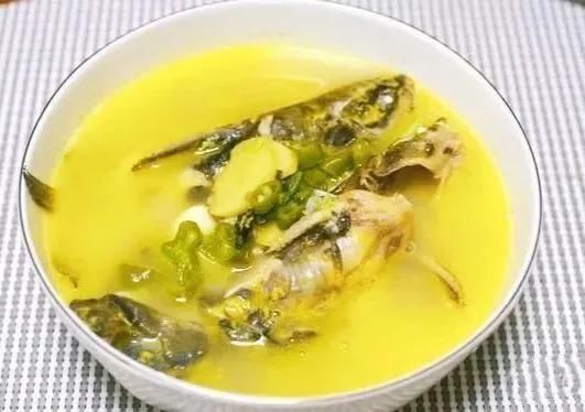 寒冷的冬天不妨试试这10款鱼汤,简单鲜美口味多,保健养生易消化
