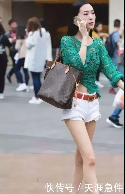 成熟|街拍:小姐姐身材成熟性感婀娜多姿令人羡慕,你最喜欢哪一个?