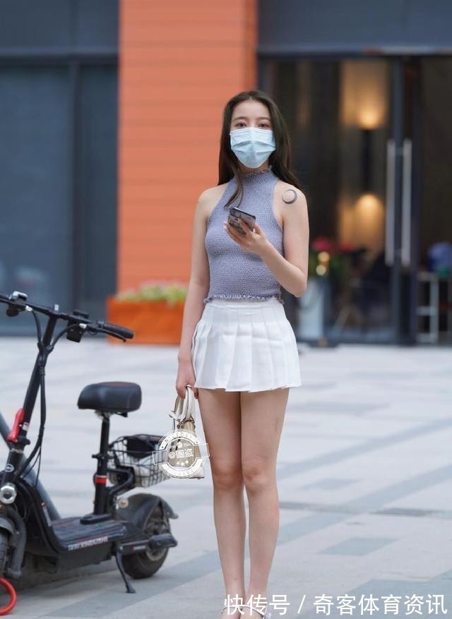 装扮 帅气抢眼的打底裤装扮特别引人注目,提升你的着装品味,清凉舒爽!