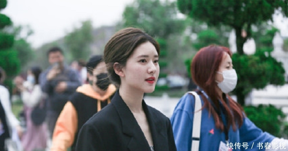 打扮|文荣奖比美:景甜造型翻车显老态,赵露思打扮奇特,陈都灵艳压