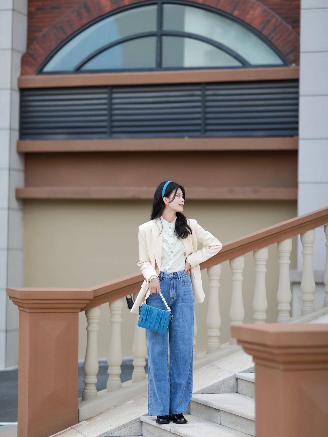 西装外套|秋冬怎么穿时尚又好看,紫色西装外套+米色百褶裙,清新又自然