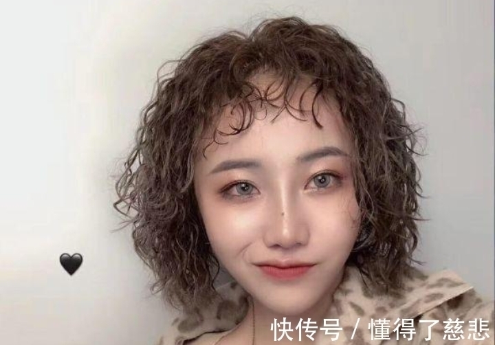 造型感 女人过了35岁,不管剪短发还是长发,少用这几款发型,显老掉档次