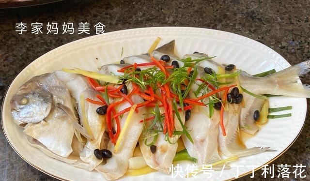 清蒸鱼时,最忌冷水下锅,掌握3个技巧,鱼肉鲜嫩无腥味,真鲜!