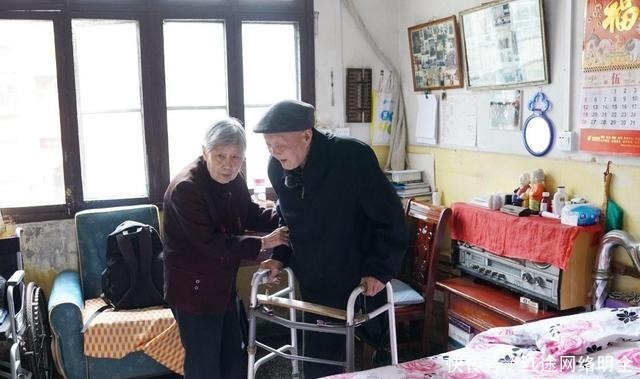 等功一|孤军深入敌营,负重伤舍命夺取敌军碉堡两座,埋名64年的英雄