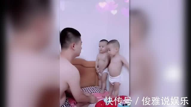 爷仨|双胞胎宝宝打架被爸教育,但威慑力似乎不够,妈妈一进来场面失控