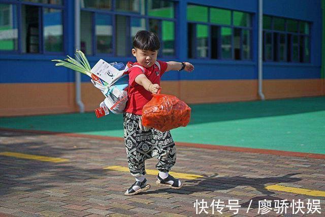 父母|带孩子逛街,孩子总想要东西家长如何回应将影响孩子的未来人生