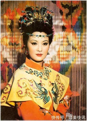 贾宝玉!晴雯被赶走,王夫人并不冷血无情,你看晴雯犯了贾家的什么大忌