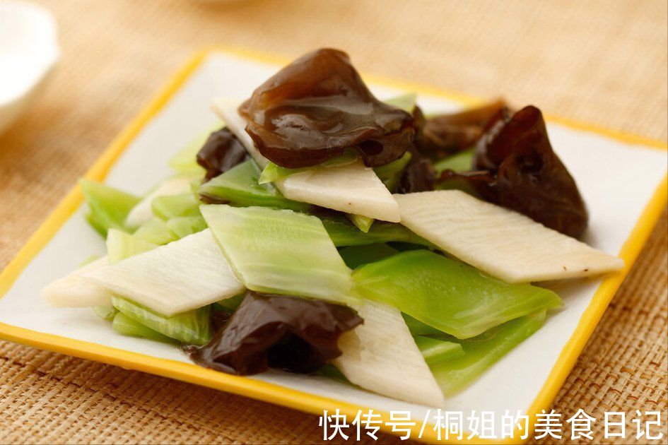 炒山药，总是不脆还发黑？大厨教你一个技巧，颜色白净，口感爽脆