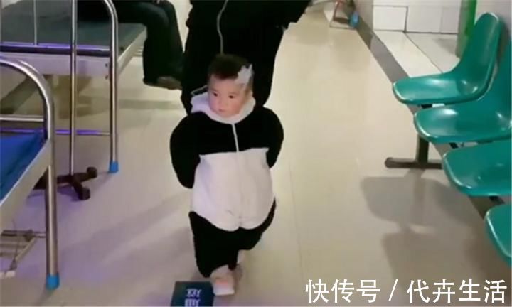 霸气|霸气萌娃在医院输液火了，背着手“视察工作”，领导范十足