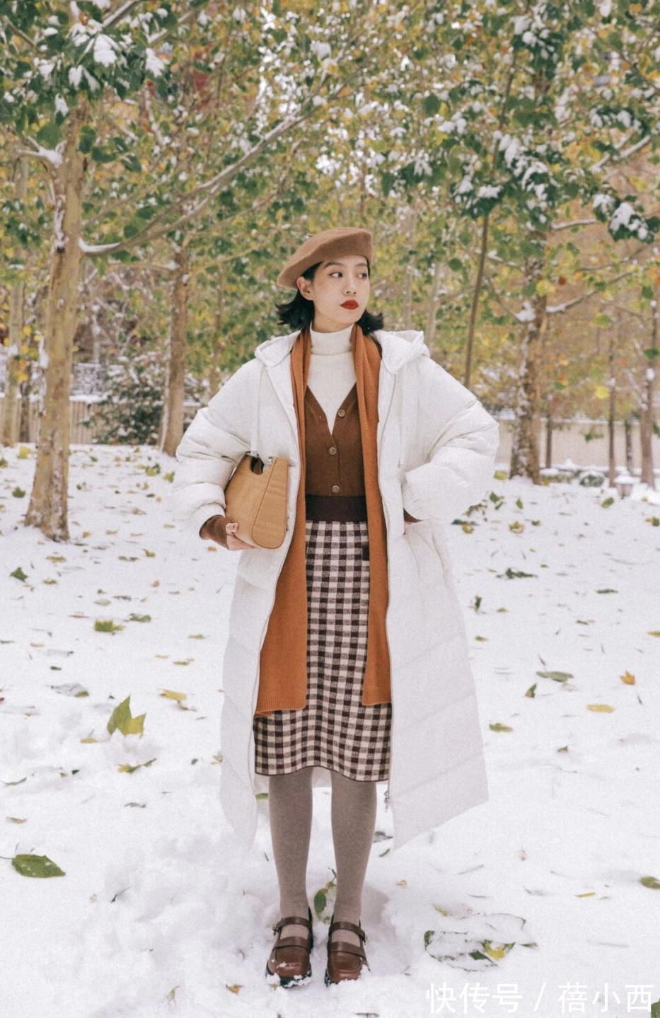 博主|冬季穿羽绒服,建议30、40岁的女人看看这4款穿搭,既时髦又高级