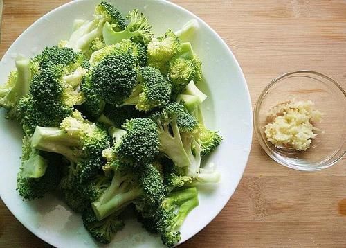 西兰花|3种西兰花不要买，越早知道越好，菜贩：我们从来不吃！