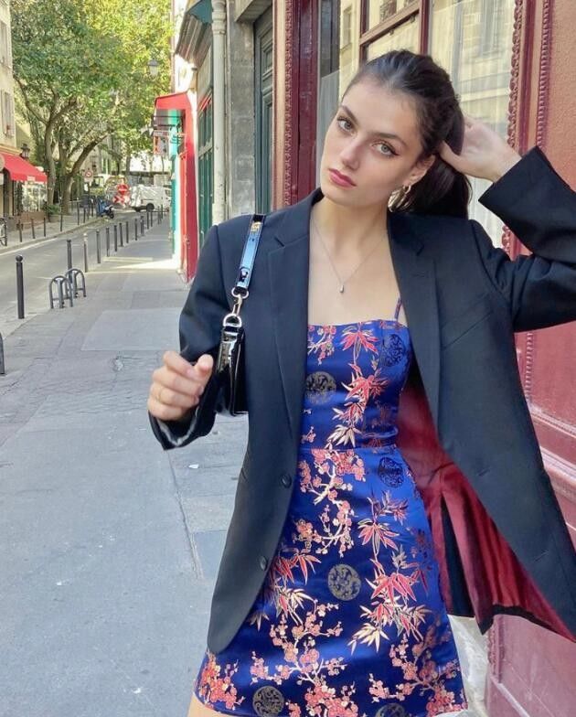 范本|由内而外散发的法式美感 颜值超高的巴黎博主穿搭范本