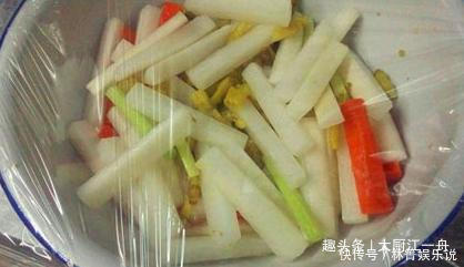 饭店里|饭店的泡椒萝卜为啥这么好吃大厨教你这样做,酸辣爽脆,真解馋