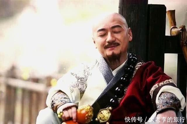 朱元璋请他喝酒,他喝醉后随口说1句话,酒醒后剃光头逃过一劫