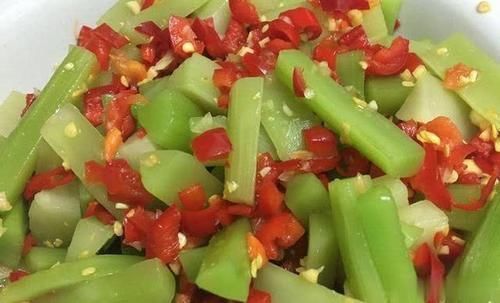  清脆|教你在家腌莴笋，简单几步就上桌，酸辣清脆，储存一周都不坏