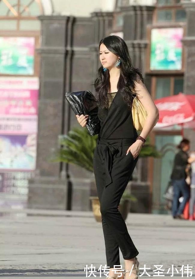 天生|美女街拍：天生的美才是真正的美，大街上抓到一只小可爱，忙完一起吃个饭吧