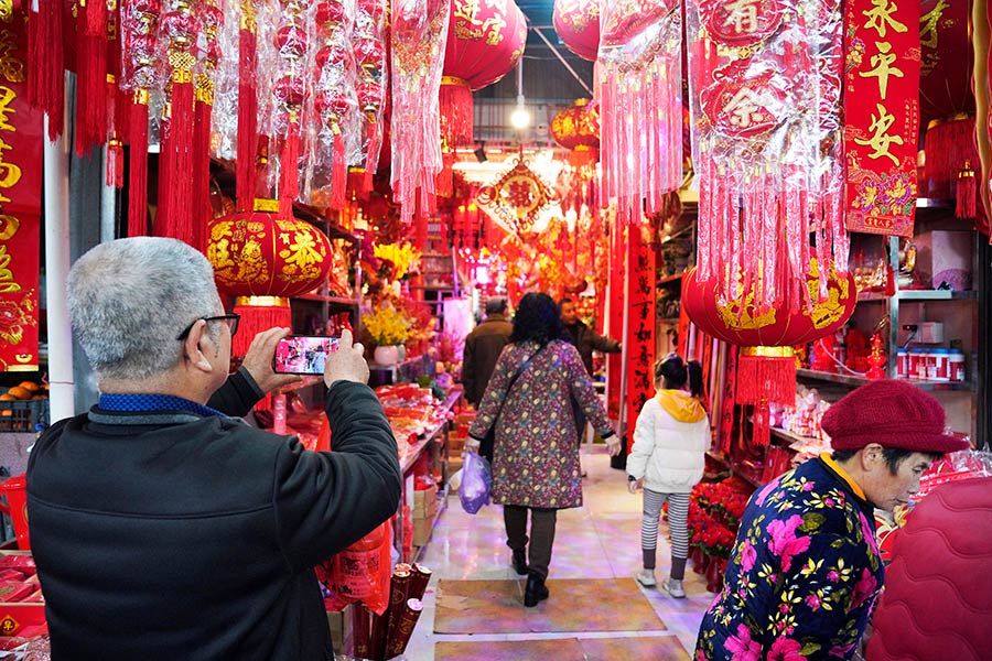 农贸市场|做乌米饭、挂红灯笼、写“福”送福 福建“年味儿”别样浓！