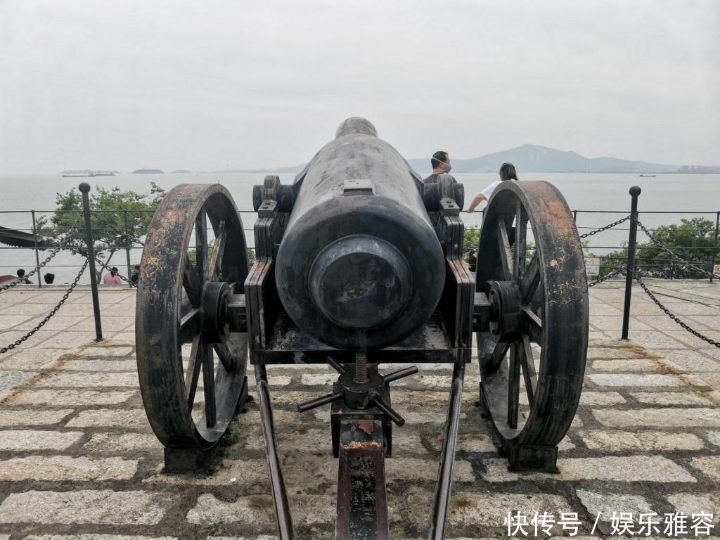 124岁的巨型海岸炮，花10万两白银从德购买，外表太壮观