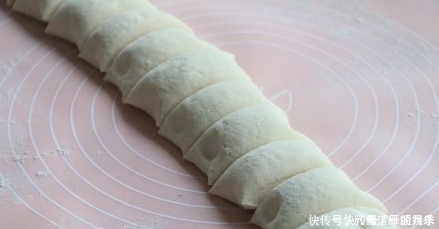 它不是面包却比面包好吃,不加一滴油,健脾养胃易消化,老少皆宜