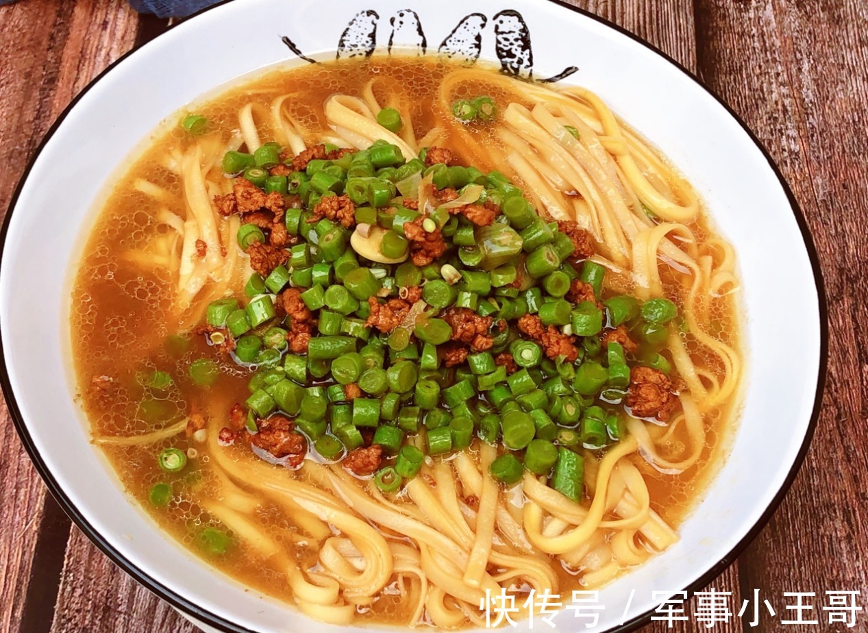 豆角肉沫汤面,味道鲜美,吃了之后胃暖暖的