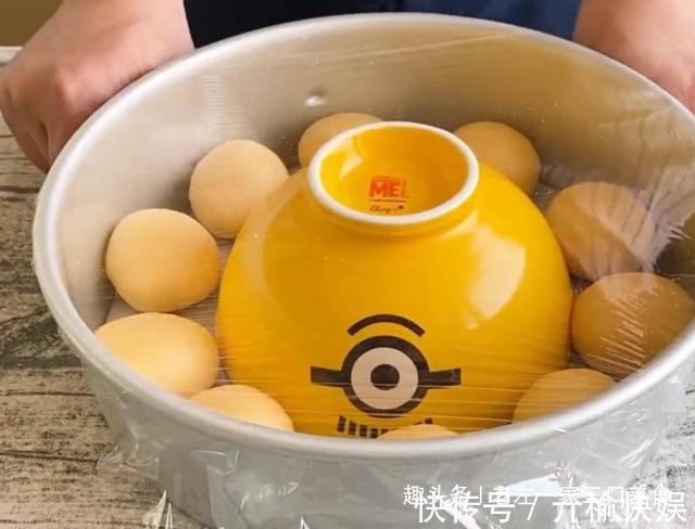 用烤箱也能做面包，半碗面粉3个鸡蛋，简单一蒸好吃不上火