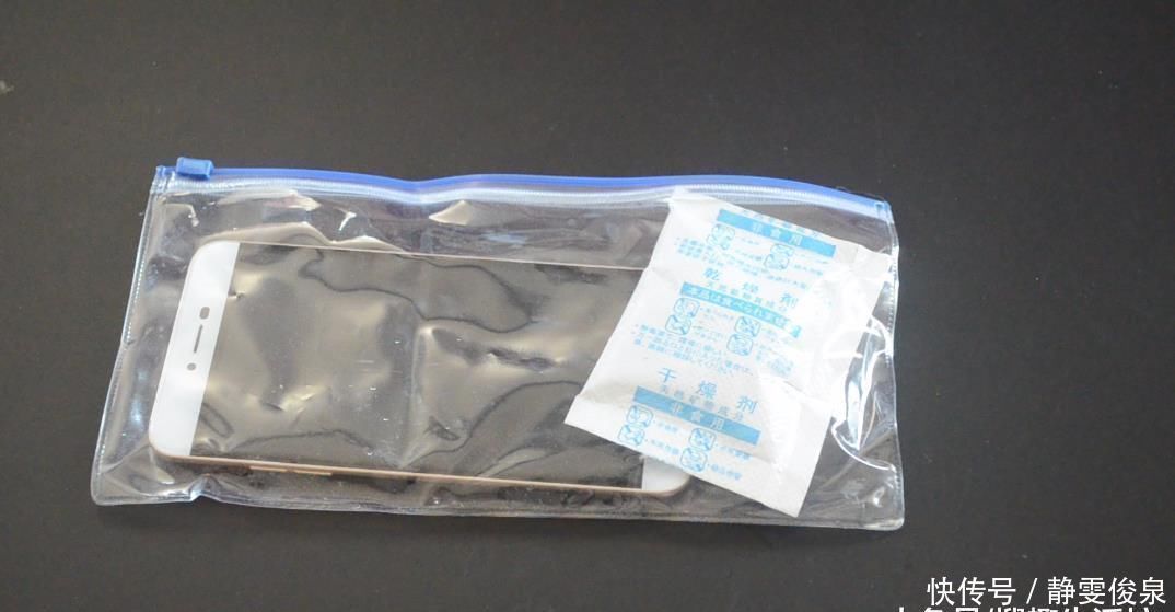 烦恼|食品袋里的干燥剂别扔了, 它的这3个妙用, 解决了很多家庭的烦恼