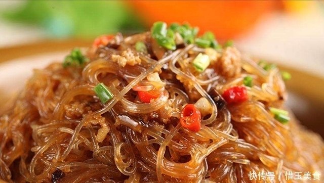 炒粉条时不要直接炒了,记住2点,粉条根根分明,不粘锅