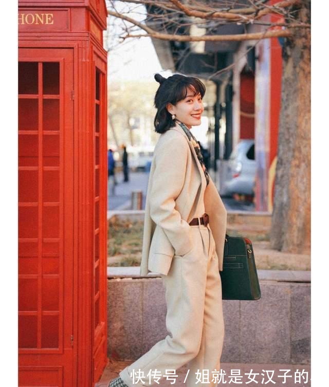 穿搭 果然，西服外套还是配“牛仔裤”才洋气，显高显瘦，关键还耐看！