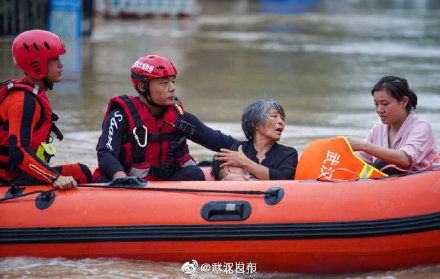 河南|河南加油！武汉消防救助转移群众393人