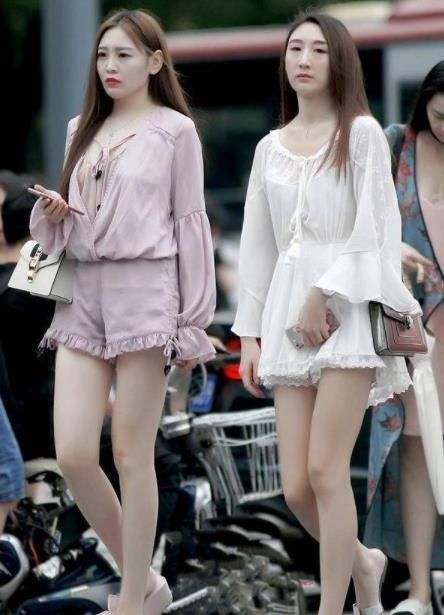 性感|路人街拍,性感可爱的小姐姐,时尚迷人魅力足十分显档次