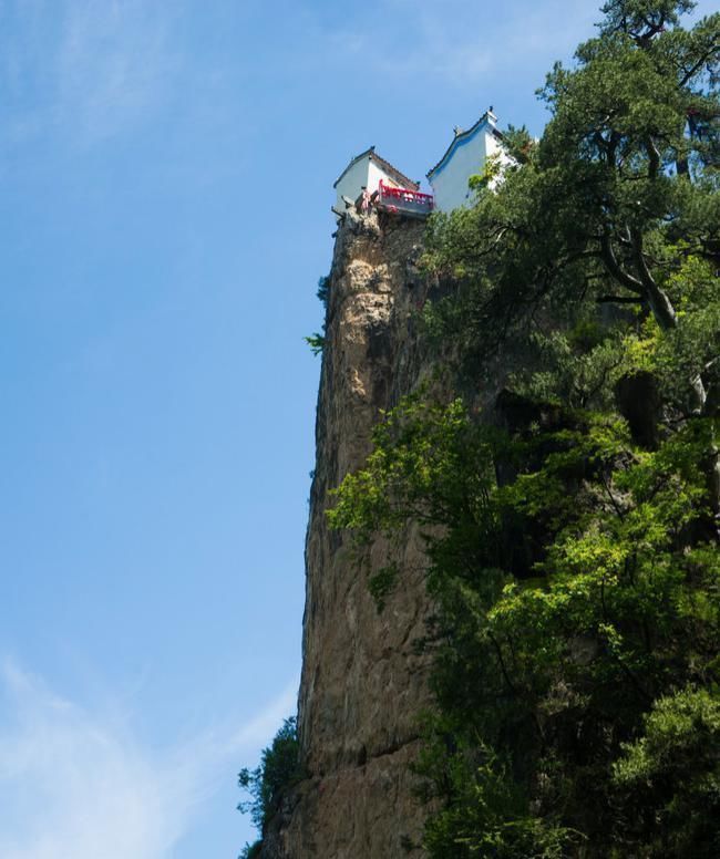 险峻|塔云山的上一颗明珠：只由四根柱子撑起，矗立1600米高空近500年