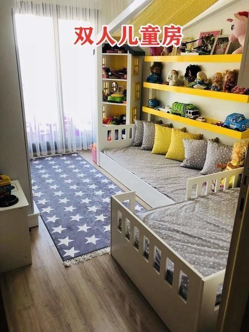 二胎家庭|上下铺二胎家庭都不用了，10㎡垂直放2张床，上下收纳中间隔断