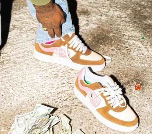 发售价 把RO和芝加哥“抄”成一双鞋的行业里,Drake也是消费者