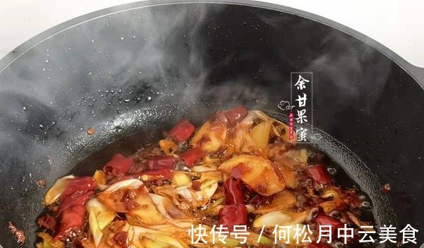 此菜上桌米饭都不够了,食材丰富多样做法也简单,好吃不敢多做!