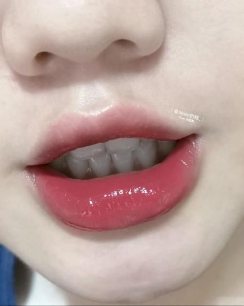 合照杀手|绝绝子!今年这5支“糖霜色”口红是合照杀手,黄皮涂能白两个度