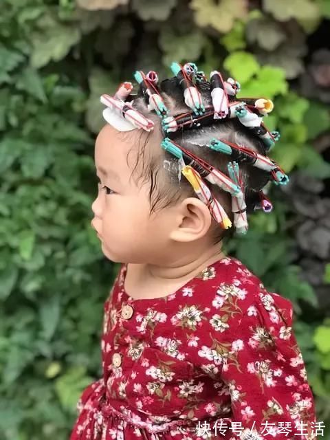头发|快过年了,90后宝妈带娃烫头被批评,到底能不能给孩子烫头发