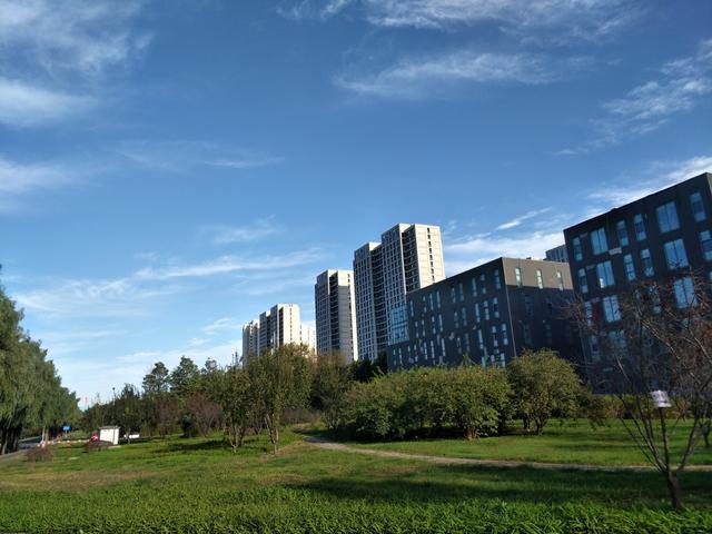 电梯|一线城市二手房价下降,北京新房持平,此时此刻购房者如何选择