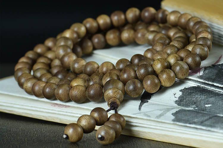 腕间|解锁腕间雅致魅力,沉香手串该如何挑选?