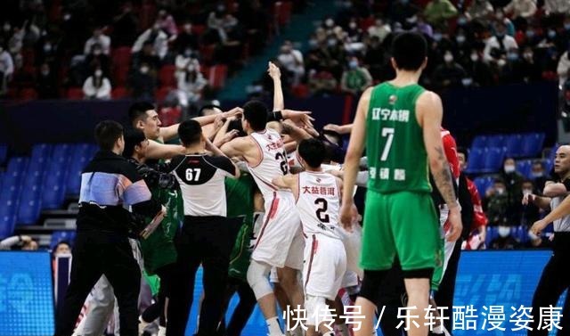 辽宁队|辽宁老队长鼻骨骨折!威姆斯态度嚣张,CBA真能容他撒野