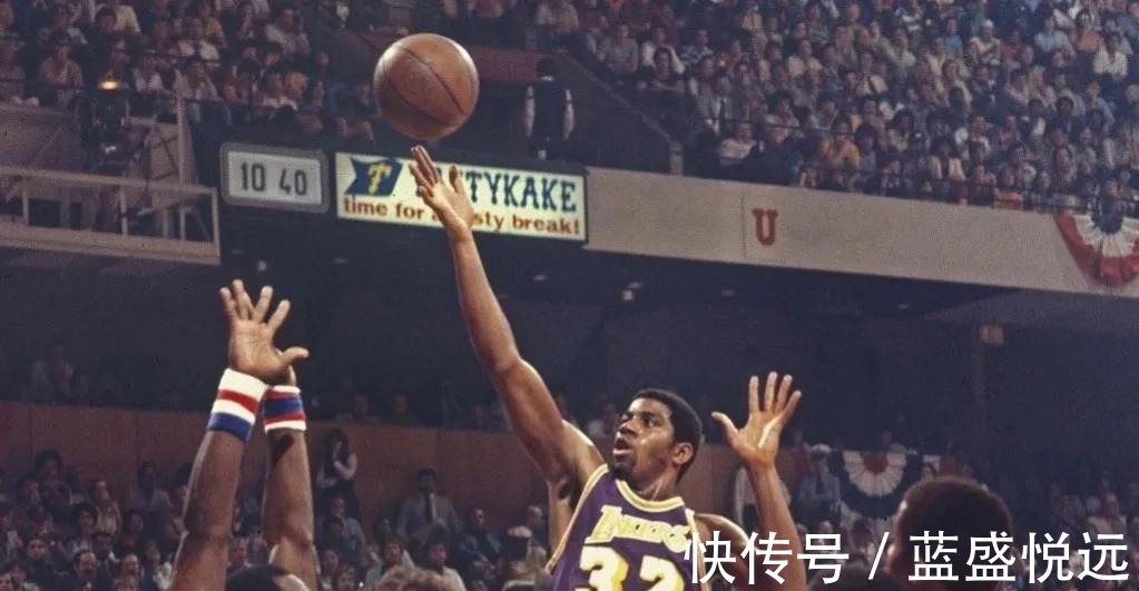 球员|美媒列出了效力NBA10个赛季以上,却从未缺席过季后赛的19名球员!