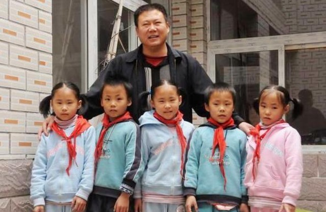 胡里|爸爸姓“周”,给五胞胎取名自认好记,民警:喝了多少酒取这名?