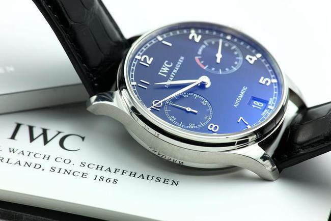 仪表不凡说表:为什么手表都喜欢用蓝宝石水晶镜面?