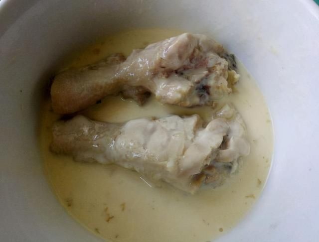 鸡腿“裹”面粉还是淀粉？大厨教我这样炸，果真炸的鸡腿皮脆肉嫩