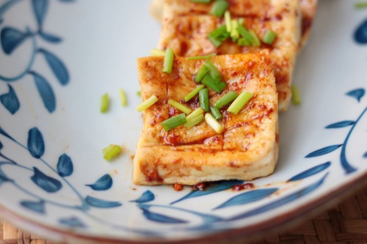 豆腐这样做家人都爱吃,鲜嫩可口,成本不到5块钱,经济又实惠